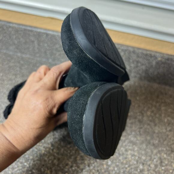 Clarks bendables Womens 7.5 Black Suede Above Ankle Boots Faux Fur Trim Zip Flat - Picture 6 of 10